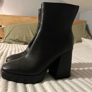 NWOT Steve Madden Black Heeled Ankle Boots